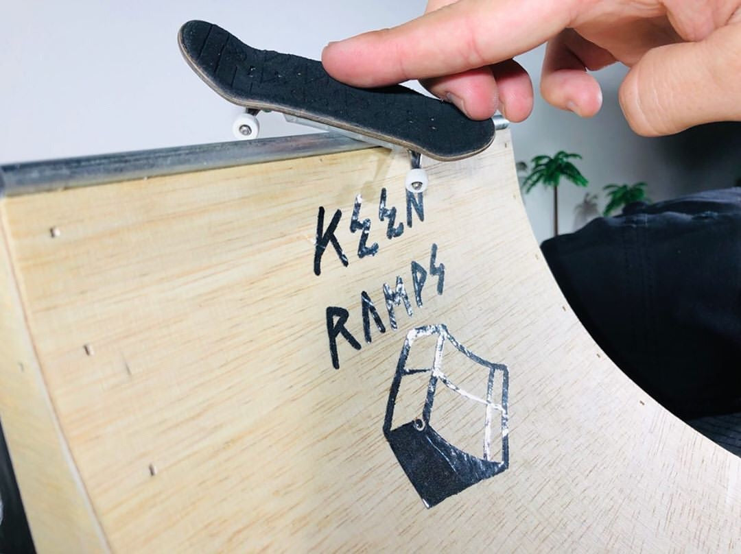 Keen Finger Board Quarter Pipe Keen Ramps